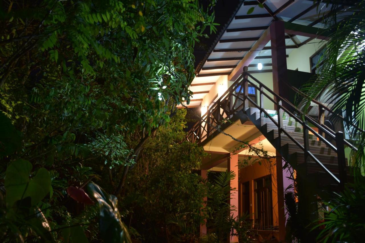Gangadiya Lodge Сігірія Екстер'єр фото